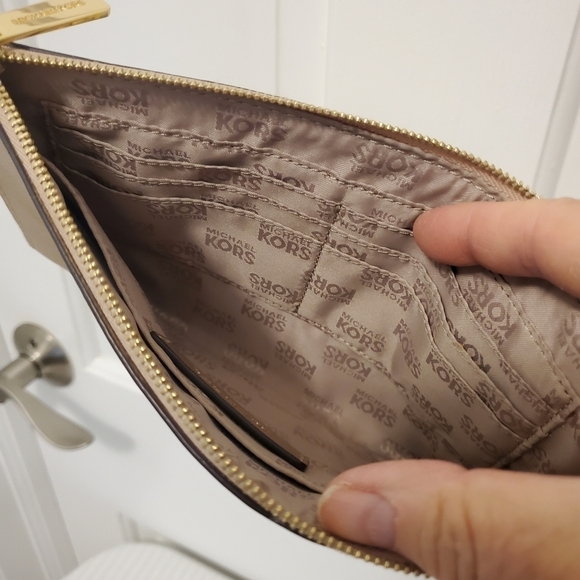 EC Michael Kors Gold Saffiano Leather Stud Large Clutch/Wristlet - Picture 6 of 14